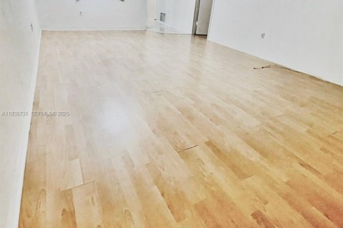 Condominio en alquiler en Miami, Florida, 1 dormitorio, 88.63 m2 № 1993863 - foto 6