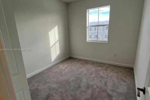 Townhouse in Homestead, Florida 3 bedrooms, 137.77 sq.m. № 2040562 - photo 10