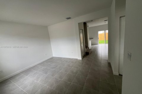 Townhouse in Homestead, Florida 3 bedrooms, 137.77 sq.m. № 2040562 - photo 2