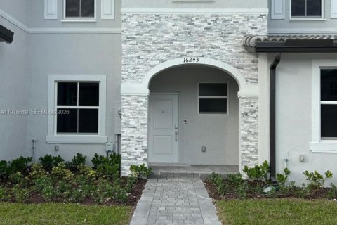 Townhouse in Homestead, Florida 3 bedrooms, 137.77 sq.m. № 2040562