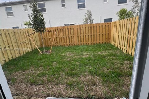 Townhouse in Homestead, Florida 3 bedrooms, 137.77 sq.m. № 2040562 - photo 12