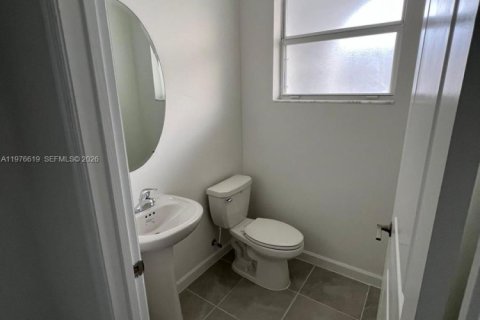 Townhouse in Homestead, Florida 3 bedrooms, 137.77 sq.m. № 2040562 - photo 6