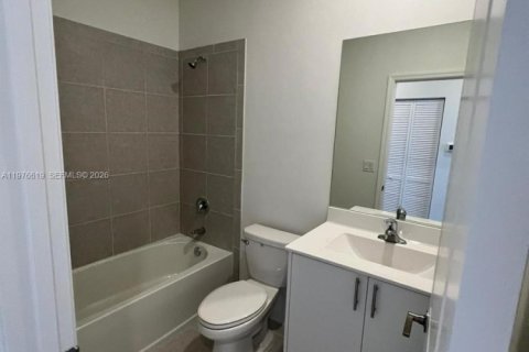 Townhouse in Homestead, Florida 3 bedrooms, 137.77 sq.m. № 2040562 - photo 7