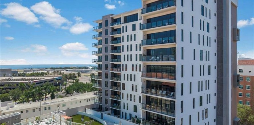 Condo in Saint Petersburg, Florida, 2 bedrooms № 1773965