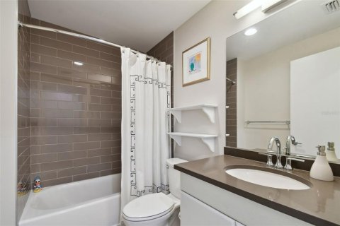 Condo in Saint Petersburg, Florida, 2 bedrooms  № 1773965 - photo 30