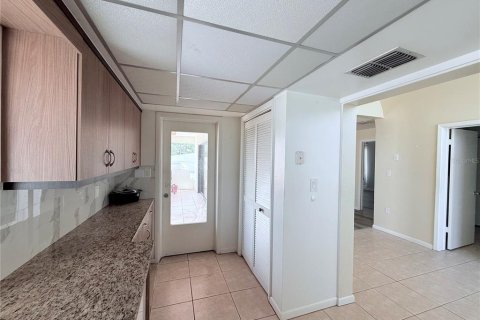 Apartamento en alquiler en Tarpon Springs, Florida, 1 dormitorio, 120.77 m2 № 1898579 - foto 3