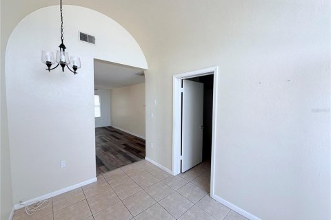 Apartamento en alquiler en Tarpon Springs, Florida, 1 dormitorio, 120.77 m2 № 1898579 - foto 4