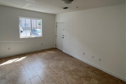 Apartment in Hialeah, Florida 2 bedrooms, 78.97 sq.m. № 1925344 - photo 3