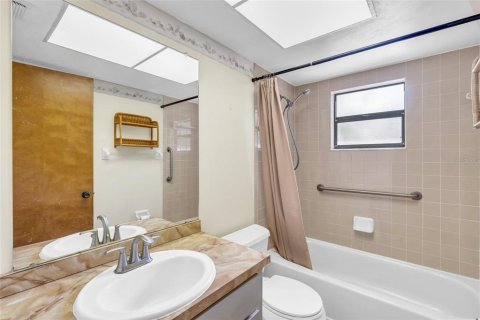 House in Cape Coral, Florida 2 bedrooms, 112.5 sq.m. № 1521082 - photo 25