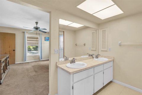 House in Cape Coral, Florida 2 bedrooms, 112.5 sq.m. № 1521082 - photo 20