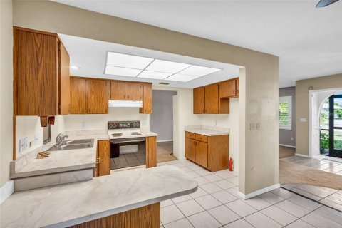 House in Cape Coral, Florida 2 bedrooms, 112.5 sq.m. № 1521082 - photo 13