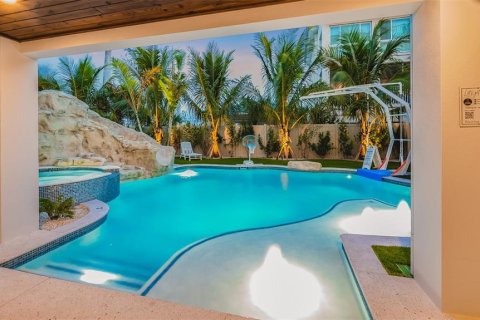 Condo in Sarasota, Florida, 5 bedrooms № 2120697 - photo 6