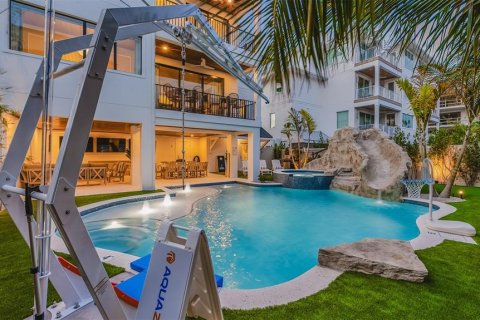 Condo in Sarasota, Florida, 5 bedrooms № 2120697 - photo 3