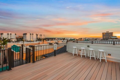 Condo in Sarasota, Florida, 5 bedrooms № 2120697 - photo 13