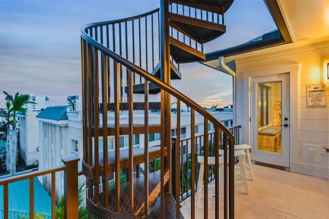 Condo in Sarasota, Florida, 5 bedrooms № 2120697 - photo 12