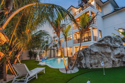 Condo in Sarasota, Florida, 5 bedrooms № 2120697 - photo 11