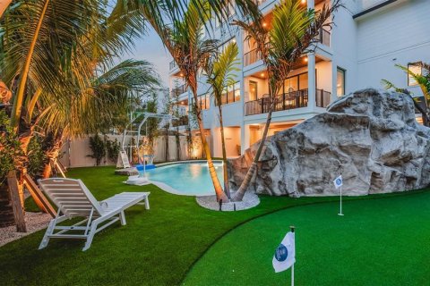 Condo in Sarasota, Florida, 5 bedrooms № 2120697 - photo 10