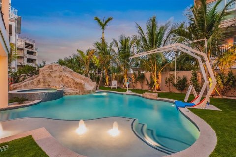 Condo in Sarasota, Florida, 5 bedrooms № 2120697 - photo 5