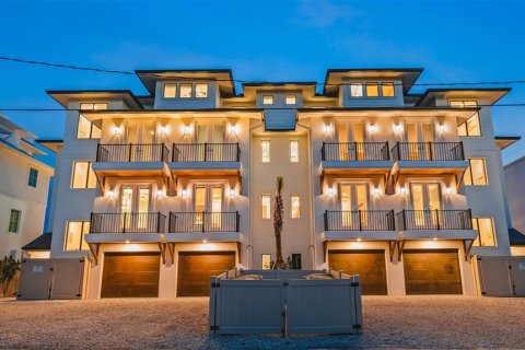Condo in Sarasota, Florida, 5 bedrooms № 2120697 - photo 2