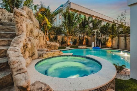 Condo in Sarasota, Florida, 5 bedrooms № 2120697 - photo 7