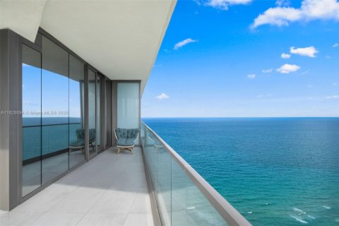 Condo in Sunny Isles Beach, Florida, 2 bedrooms  № 1802489 - photo 3