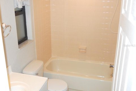 Villa ou maison à louer à Seminole, Floride: 2 chambres, 142.51 m2 № 2433293 - photo 9