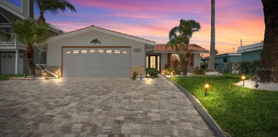 Villa ou maison à New Port Richey, Floride 2 chambres, 128.86 m2 № 2400169