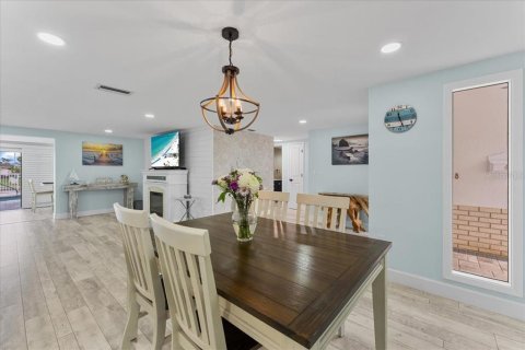 Villa ou maison à vendre à New Port Richey, Floride: 2 chambres, 128.86 m2 № 2400169 - photo 8