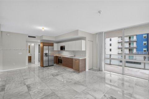 Condo in Miami, Florida, 3 bedrooms  № 2014633 - photo 5