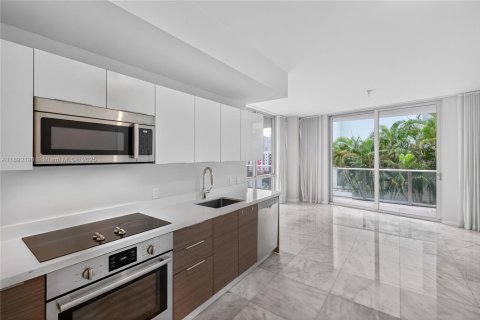 Condo in Miami, Florida, 3 bedrooms  № 2014633 - photo 12