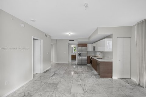 Condo in Miami, Florida, 3 bedrooms  № 2014633 - photo 6