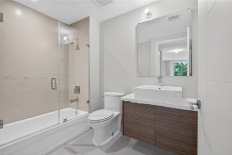 Condo in Miami, Florida, 3 bedrooms  № 2014633 - photo 22