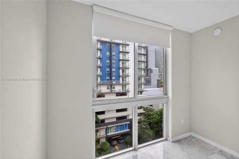 Condo in Miami, Florida, 3 bedrooms  № 2014633 - photo 28