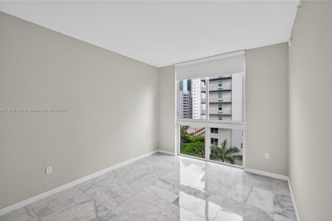 Condo in Miami, Florida, 3 bedrooms  № 2014633 - photo 25