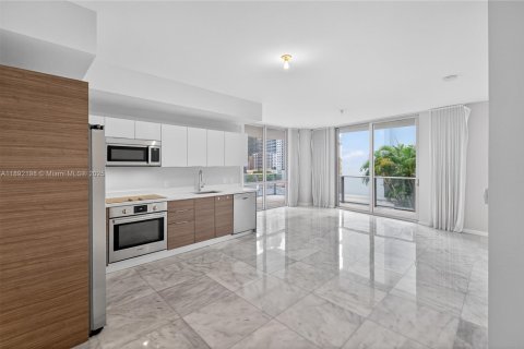 Condominio en Miami, Florida, 3 dormitorios  № 2014633
