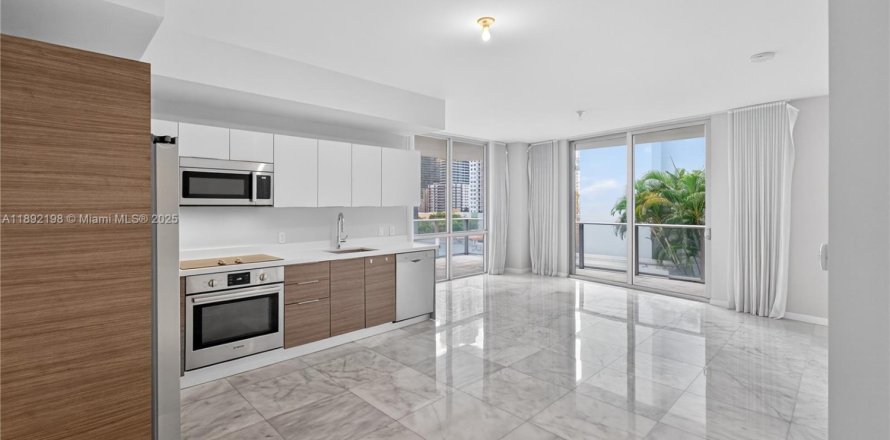 Condo in Miami, Florida, 3 bedrooms  № 2014633