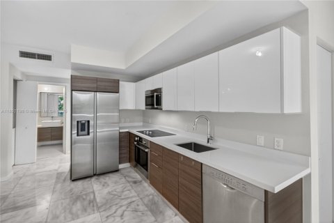 Condo in Miami, Florida, 3 bedrooms  № 2014633 - photo 11