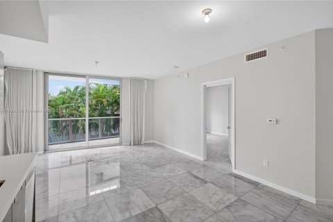 Condo in Miami, Florida, 3 bedrooms  № 2014633 - photo 13