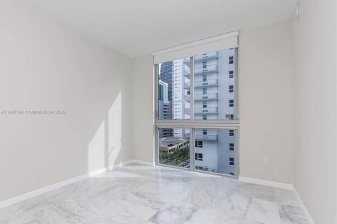 Condo in Miami, Florida, 3 bedrooms  № 2014633 - photo 26