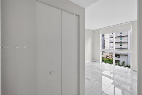 Condo in Miami, Florida, 3 bedrooms  № 2014633 - photo 24