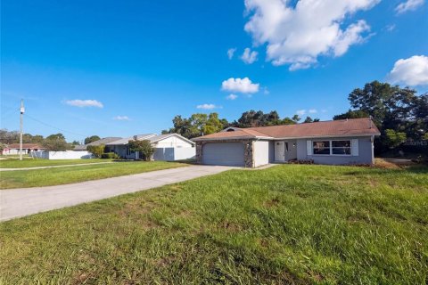 House in Spring Hill, Florida 2 bedrooms, 117.89 sq.m. № 2304993