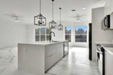 House in West Palm Beach, Florida 6 bedrooms, 361.76 sq.m. № 2172014 - photo 5
