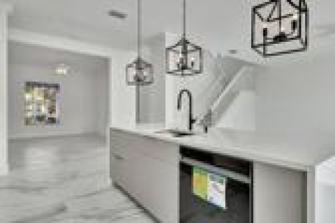 House in West Palm Beach, Florida 6 bedrooms, 361.76 sq.m. № 2172014 - photo 8