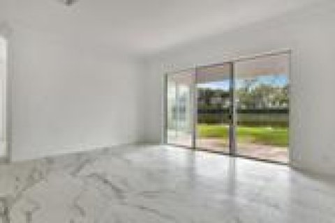 House in West Palm Beach, Florida 6 bedrooms, 361.76 sq.m. № 2172014 - photo 20