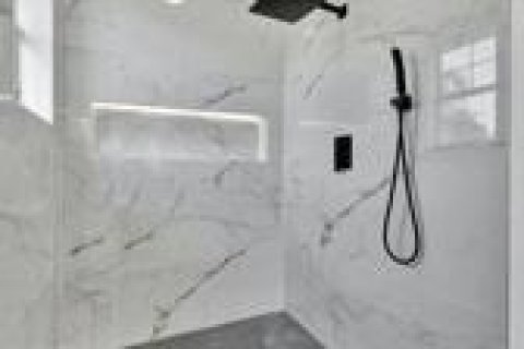House in West Palm Beach, Florida 6 bedrooms, 361.76 sq.m. № 2172014 - photo 13