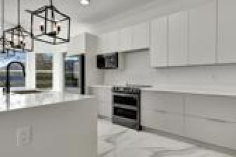 House in West Palm Beach, Florida 6 bedrooms, 361.76 sq.m. № 2172014 - photo 7