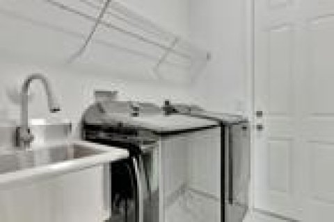 House in West Palm Beach, Florida 6 bedrooms, 361.76 sq.m. № 2172014 - photo 21