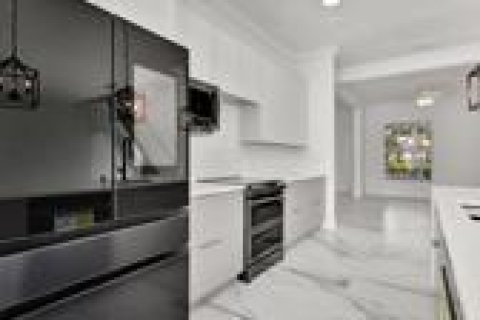 House in West Palm Beach, Florida 6 bedrooms, 361.76 sq.m. № 2172014 - photo 6