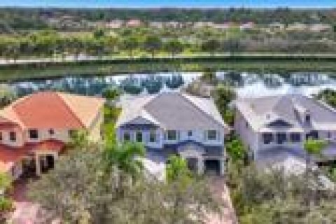 House in West Palm Beach, Florida 6 bedrooms, 361.76 sq.m. № 2172014
