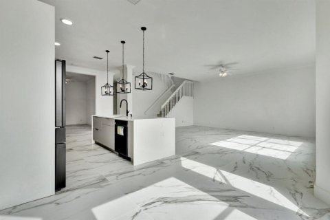 House in West Palm Beach, Florida 6 bedrooms, 361.76 sq.m. № 2172014 - photo 4